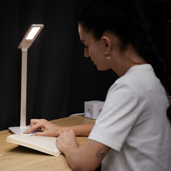 Huslog Lamp with induction charger white OW-390202