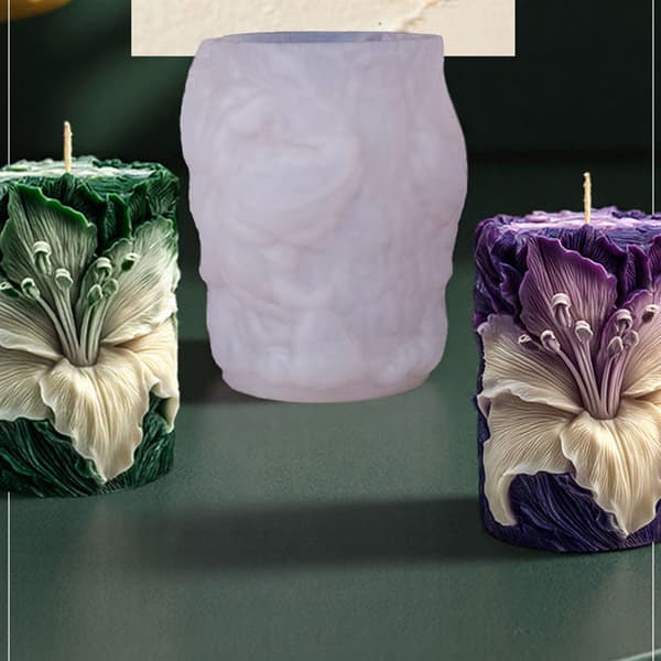 Silikonform for stearinlys med intrikat blomsterdesign