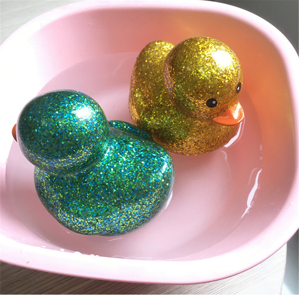 Badvatten för toddler Ljudleksaker för barn 1-3 år gamla baby Babyfödelsedagspresenter för kreativa baby Färgglada leksaker M