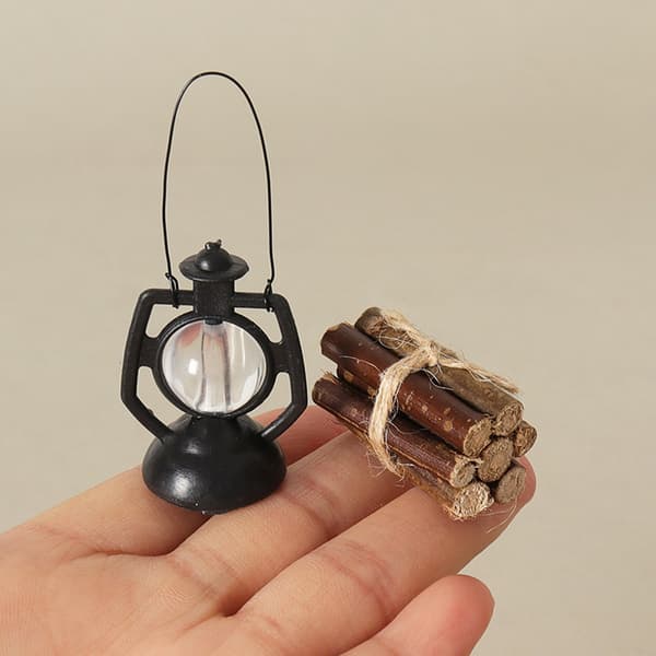 Detaljert ved til dukkehus, campingtilbehør, realistisk miniatyr