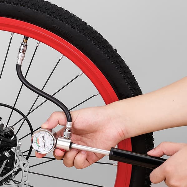 Rammonterad Cykelpump Cykeldäckpump Mini Handpump med Tryckmätare