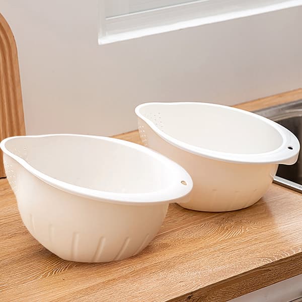 Plastdørslag for vask av ris og grønnsaker med dreneringshull på siden