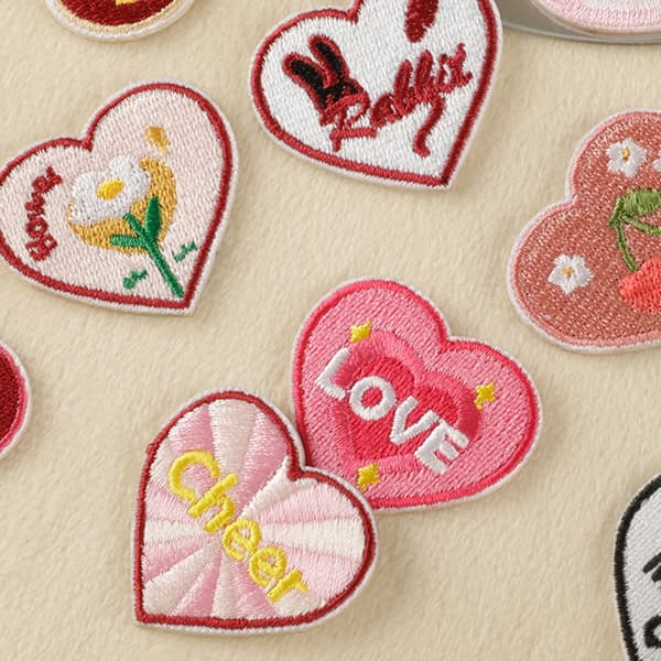 16 stk. Assorterede Hjerte Mærker Moderne Hjerte Mønster Broderi Mærker