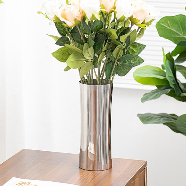 Blomvas i rostfritt stål för modern heminredning