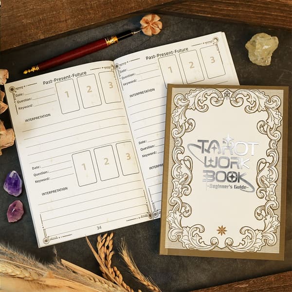 Rituel Notesbog med Prædefinerede Sektioner til Tarot-øvelse