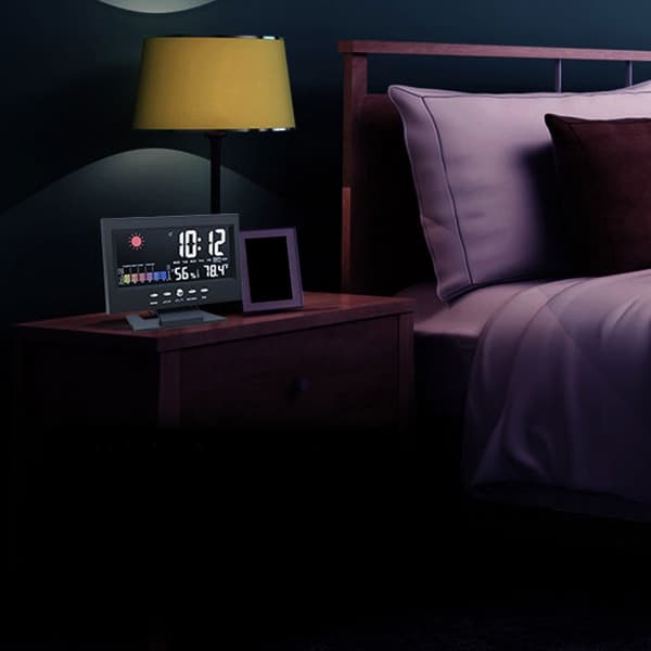 Klimamonitor med stort display, temperaturvisning, ur, kalender og alarm