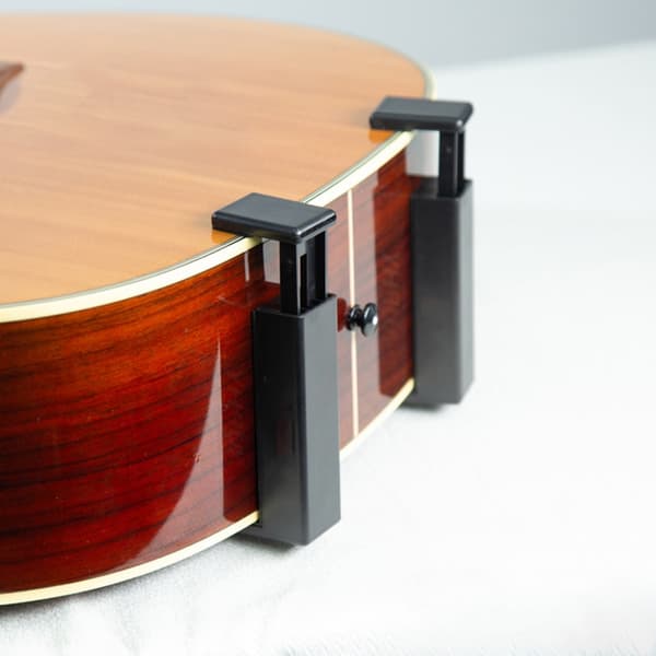 Moderne gitarstøttesystem egnet for hjemmestudio og liveopptredener