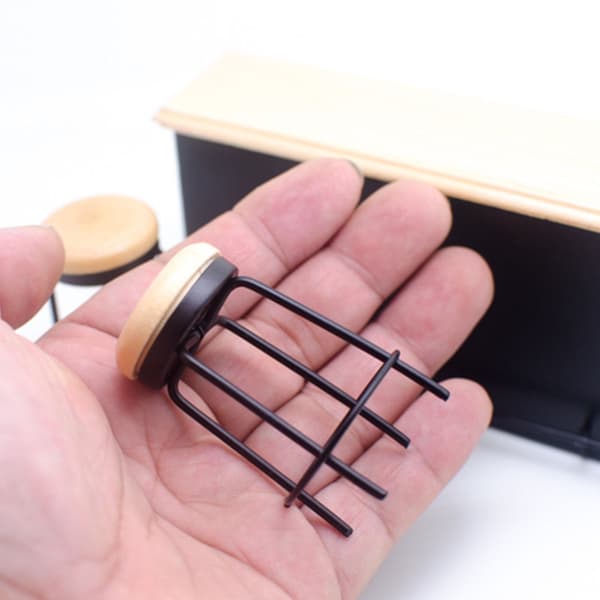 Miniature Bardisk med barstole Bordmodel til dukkehusscenevisning