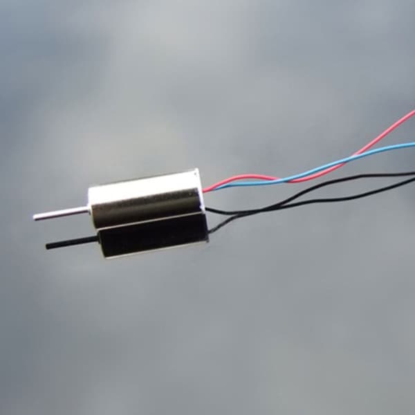 2 STK Kjerneløse motorer med sterke magneter for små droner og modellfly