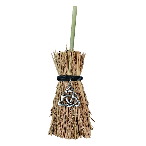 Mini luuta olki noitaluudat kuukallo-riipuskoristeilla Halloween Wicca -alttariluudalle