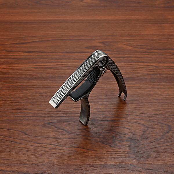 Capo for Gitar, 2 i 1 Sink-legering Tuningsklemme for Elektrisk Gitar Klemmetuner Bronze