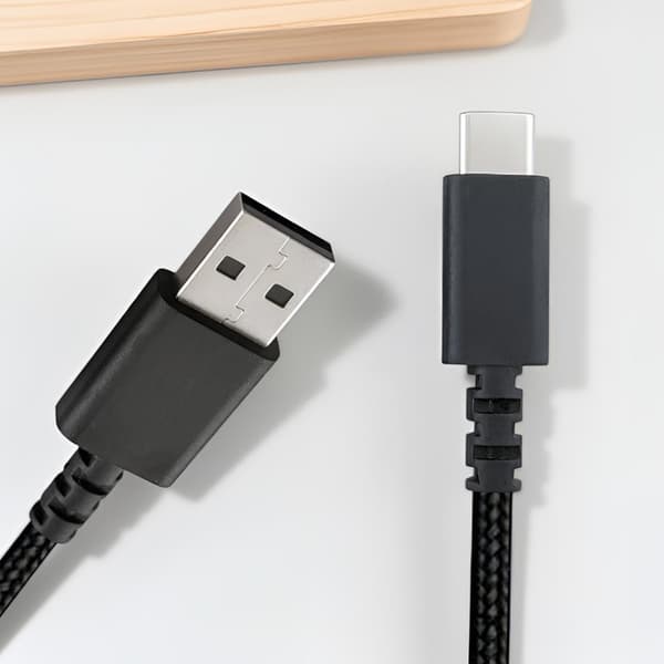 USB Type C -latausvirtakaapeli pelihiirelle ja -näppäimistölle, 2 m pitkä