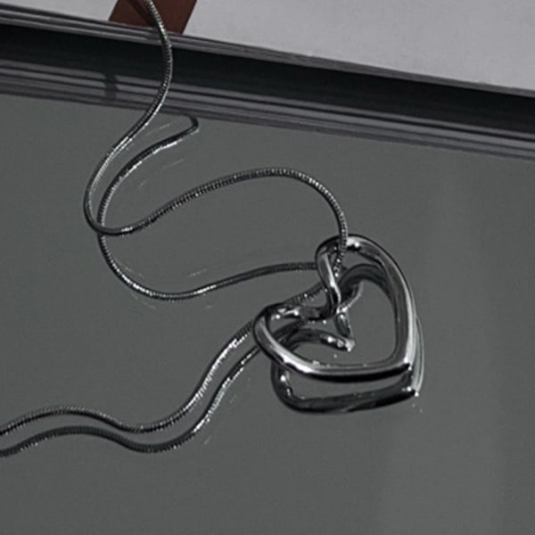 Kärlekshalsband Kvinnlig nischdesign Legering Färgäkta nyckelbenskedjetillbehör