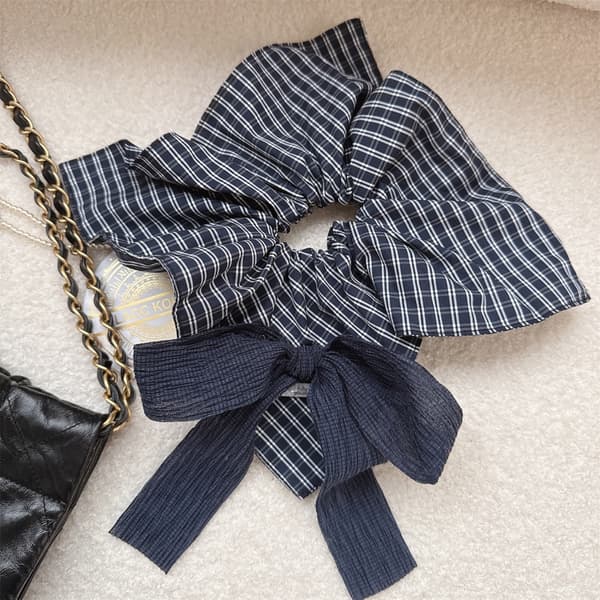 Komfortable blå gingham scrunchies hodeplagg elastisk hårstrikk i stoff for gave