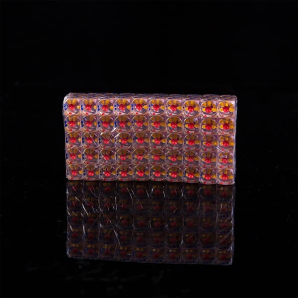 100 stk. seks sidede terninger prik terninger 14 mm farvede spil terninger med snørepose