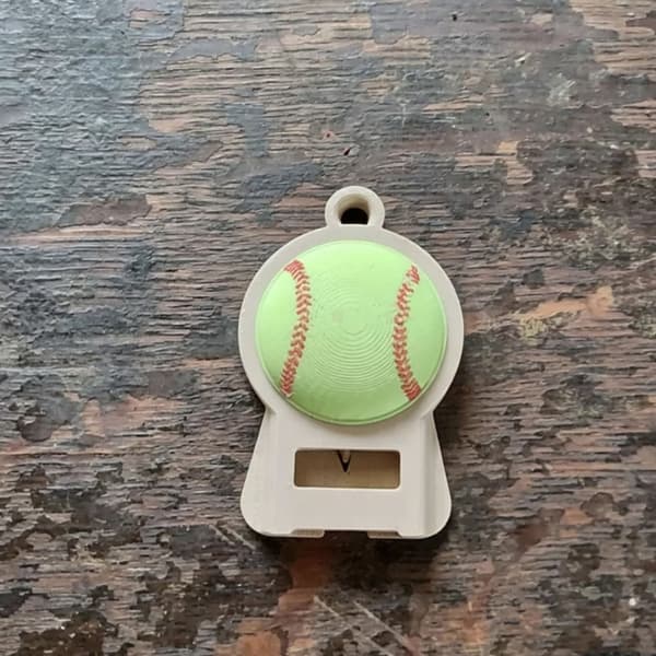 Bærbart dåseåbnerværktøj med baseballtema til fester