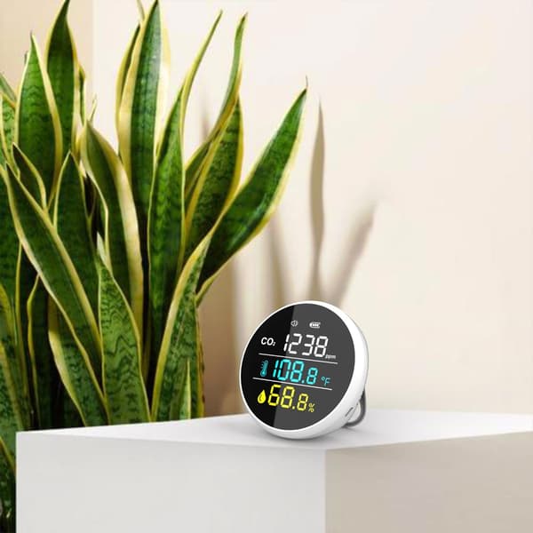 Väggmonterad CO2-mätare för hemmakontor med trefärgad ljusdisplay