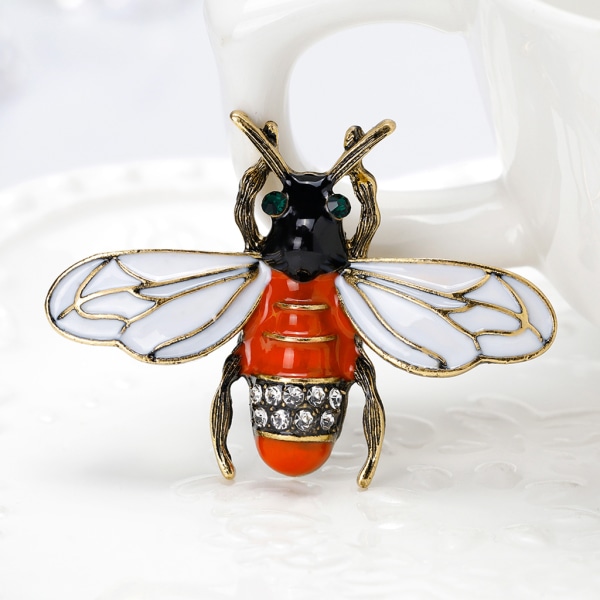 Bee Insekt Brosch Pins Smycken Kvinnor Röda Mode Presenter Emalj Badge Dekoration