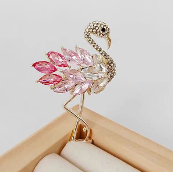 Flamingo-nål med simulerte diamanter festtilbehør