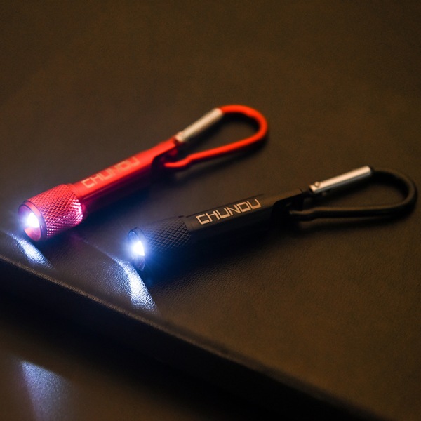 2 färger för nyckelring Bärbar mini LED-ficklampa Ficklampa för nyckelring med karbinhake för hem- och utomhusaktiviteter Black