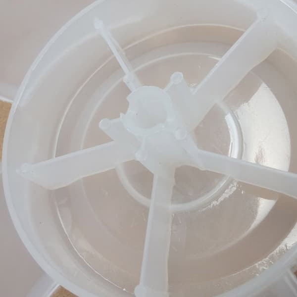 3-bladet design reservedel, plasttekstur, egnet til vertikale bordventilatorer