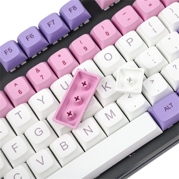 Tjockväggiga PBT-tangentkapslar Present Utsökt färgad rosa lila färgämneSubbad för spel Mekaniskt tangentbord 134-tangenters nyckelkapsel