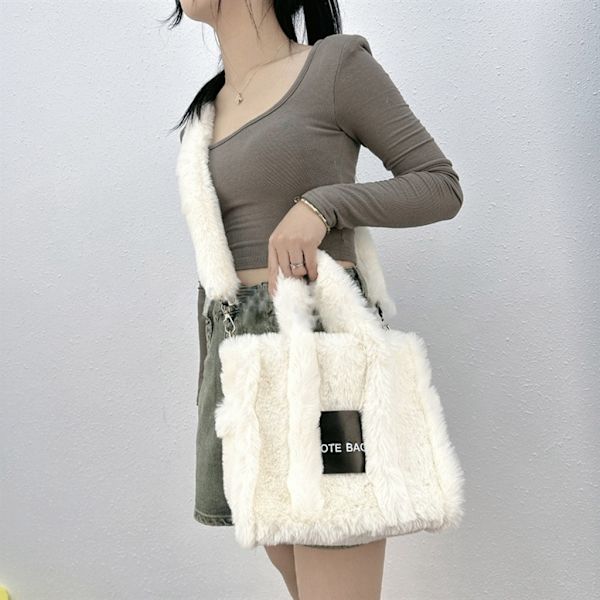 Damväskor Höst Vinter Axelväska Plysch Messenger Bag Top Handväska Handväska Camel