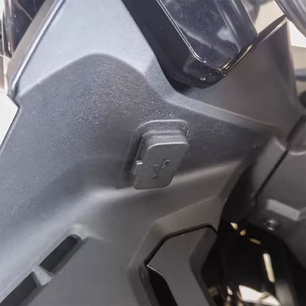 Premium motorcykel opladningsstik USB-interface stik til 300SR