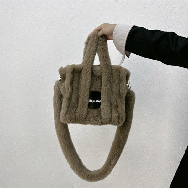 Damväskor Höst Vinter Axelväska Plysch Messenger Bag Top Handväska Handväska Camel