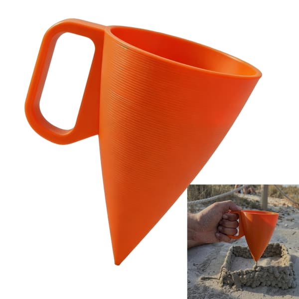 Strandsandtraktleke med sidehåndtak, oransje kjegleformet sandslottmaker