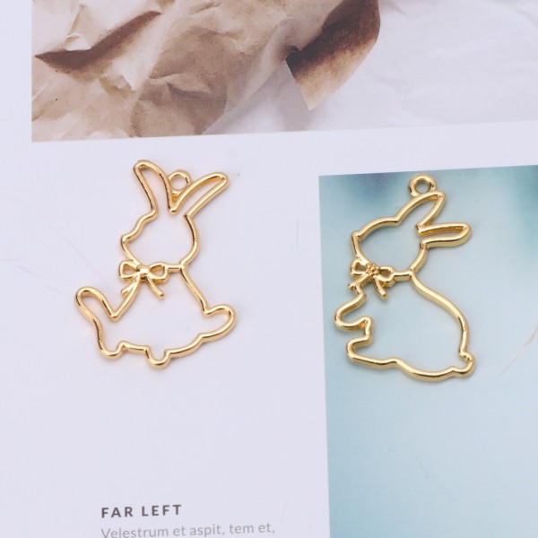2 stycken Kvinnor Tecknad Lovely Rabbit Form Lapel Pin Par Jigsaw Delikat Halloween Hänge Armring Pins för väskor