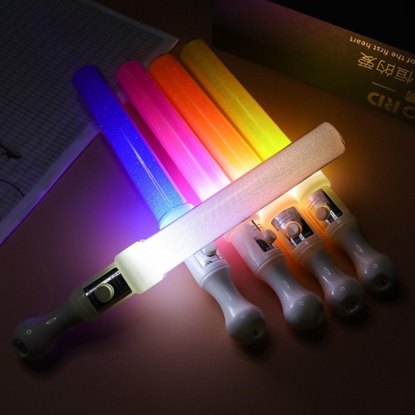 Glow Sticks 3 lägen Led Light Sticks Färgglada blinkande ljus Glow in the Dark Festmaterial Återanvändbara LED-dekorationer White