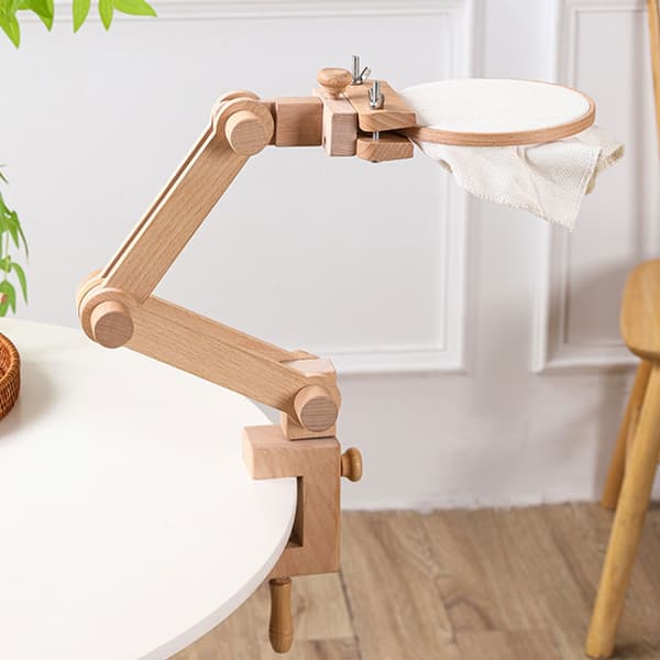 Justerbart broderiramställ för skrivbord