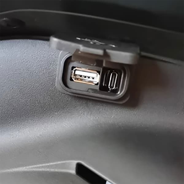 Premium motorcykel opladningsstik USB-interface stik til 300SR