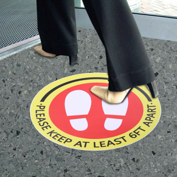 5x socialt distanserande golvskyltar står här Säkert avstånd Golvklistermärken Håll golvmarkeringsetiketter för stående promenader