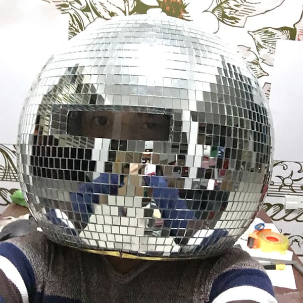 Iøynefallende Diskokulehjelm Reflekterende Glassdekor for Dansefester
