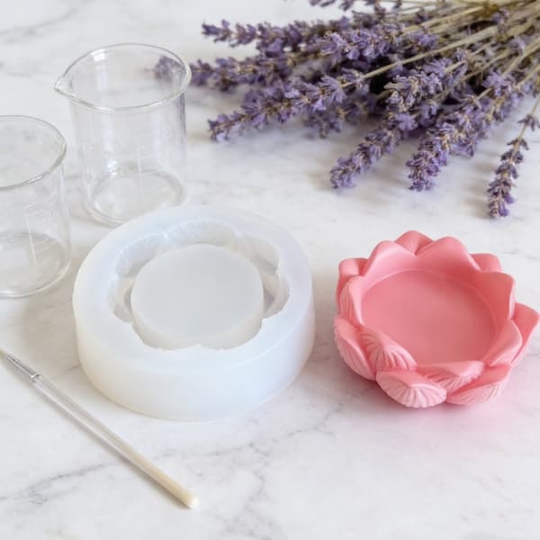 Genanvendelig silikone blomsterform ideel til kage, chokolade og isterninger
