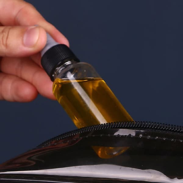 Förpackning med 10 Plastklämflaskor 100ml Fyrkantiga Flaskor med Spetsigt Lock