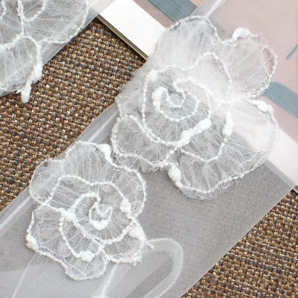 Broderade formella spetshandskar, handledslängd, perfekta för aftonklänningar