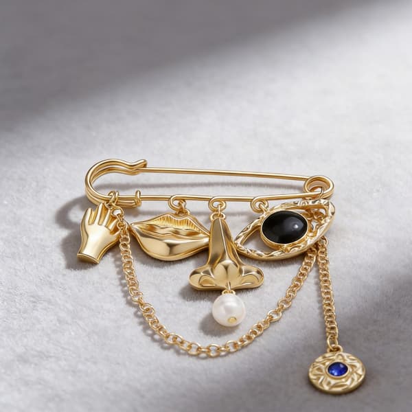 Ukonventionel udtryksfuld ansigtsbroche til edgy styling
