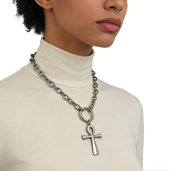 Gotisk Punk Halskæde med Krucifiks i Rustfrit Stål og O-ring til Kvinder