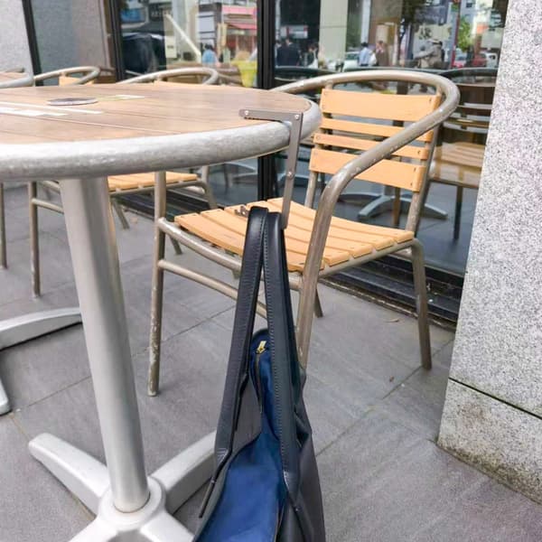 Sammenklappelig taskekrog til offentlige siddepladser, bordbrug og daglig transport