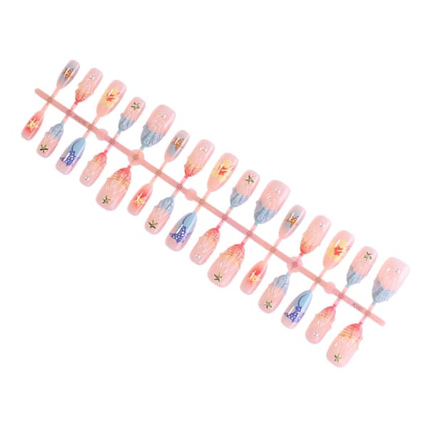 Valmiit tekokynnet eri tyyleissä 3D-terälehdillä