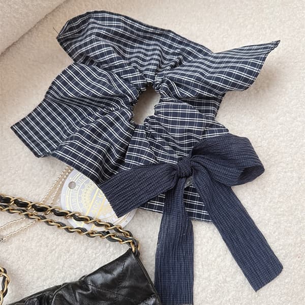 Komfortable blå gingham scrunchies hodeplagg elastisk hårstrikk i stoff for gave