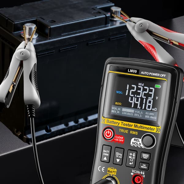 Automatisk Multimeter Med Data Hold Funktion For Nem Aflæsning Under Dårlige Lysforhold