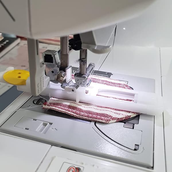 Plastisk knaphulsfod model 4423 til husholdningssymaskiner