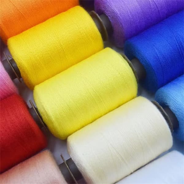 Sytrådsæt 24 Farver Polyester 1000 Yard Pr. Spole til Håndsøm