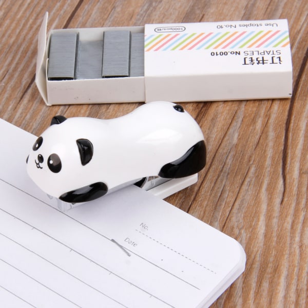 Mini fickhäftapparat med 1000 för häftklamrar Söt pandaform för barnklassrewar
