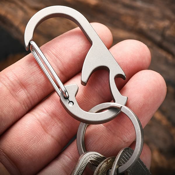 Metalliseos avaimenperäklipsi kannettava ulkoilun avaimenpidike pullonavaaja