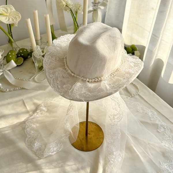 Romantisk Cowboyhatt med Perlebroderi Blomsterslør Fedorahatt til Bryllup